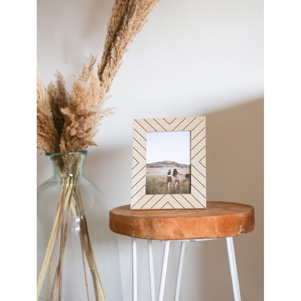 Deknudt Portafoto in legno naturale con motivo grafico 10x15 S46ZH9