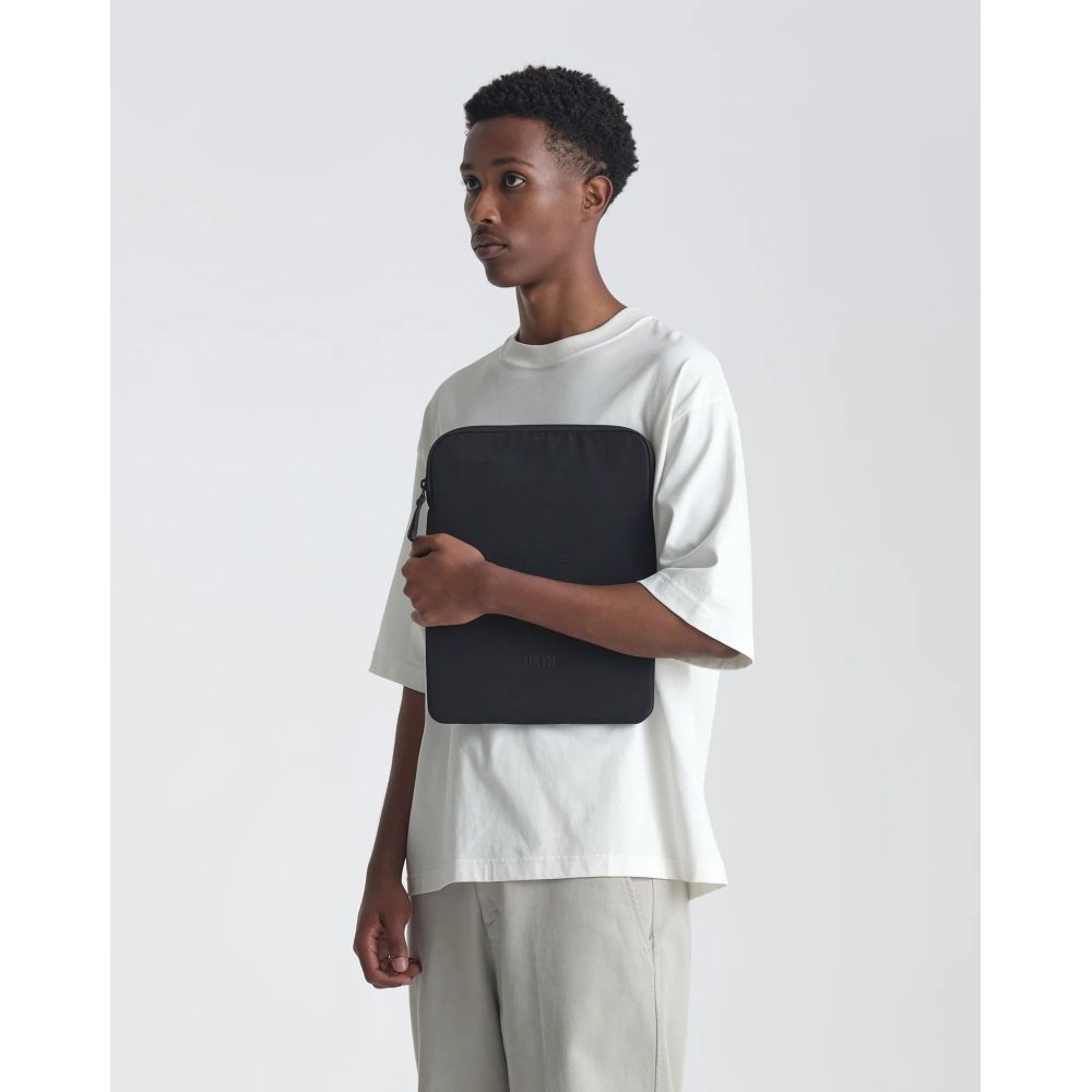 Urth Naos 15/16" Laptop Sleeve (black)