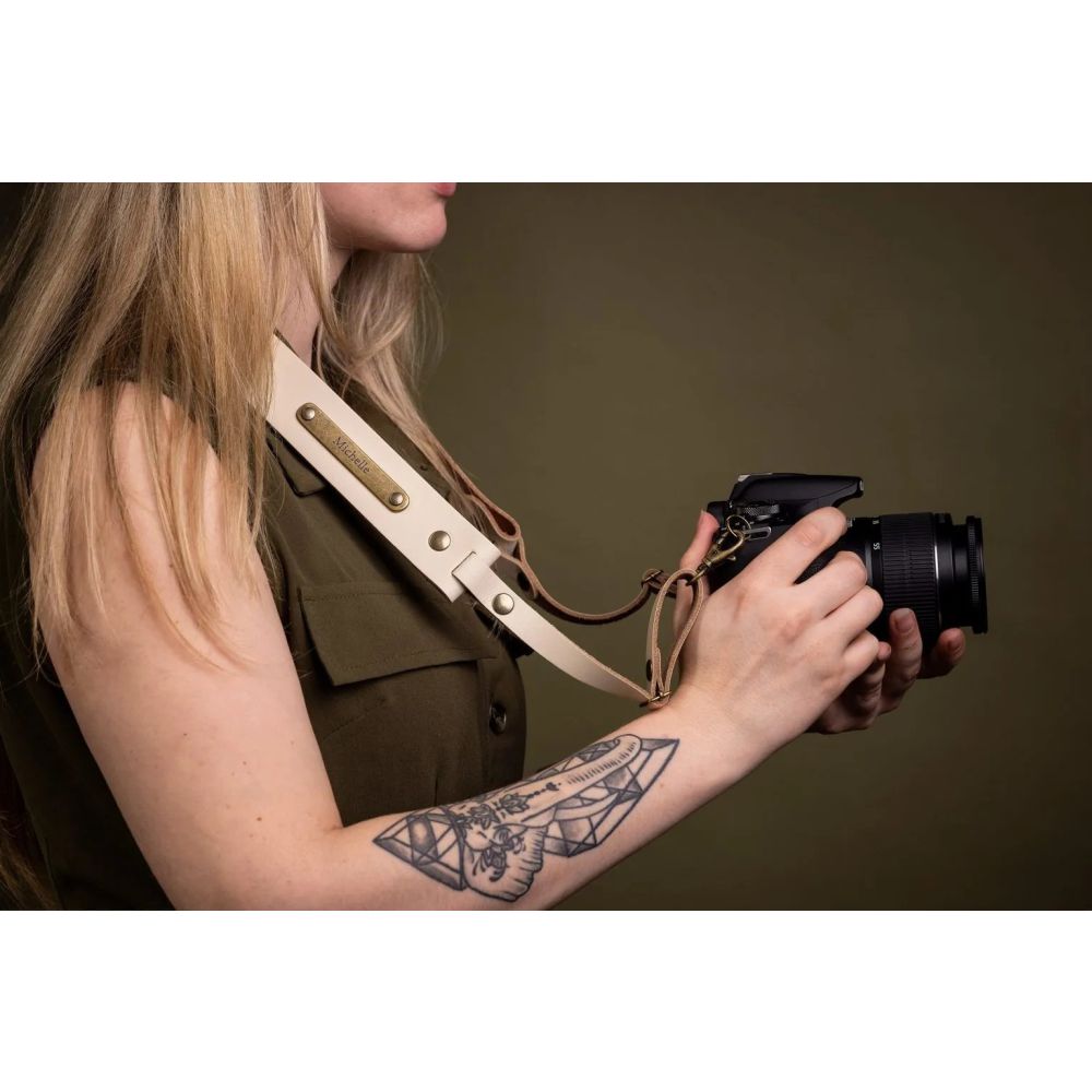 The Hantler Camera Neck strap Ivory / Brass