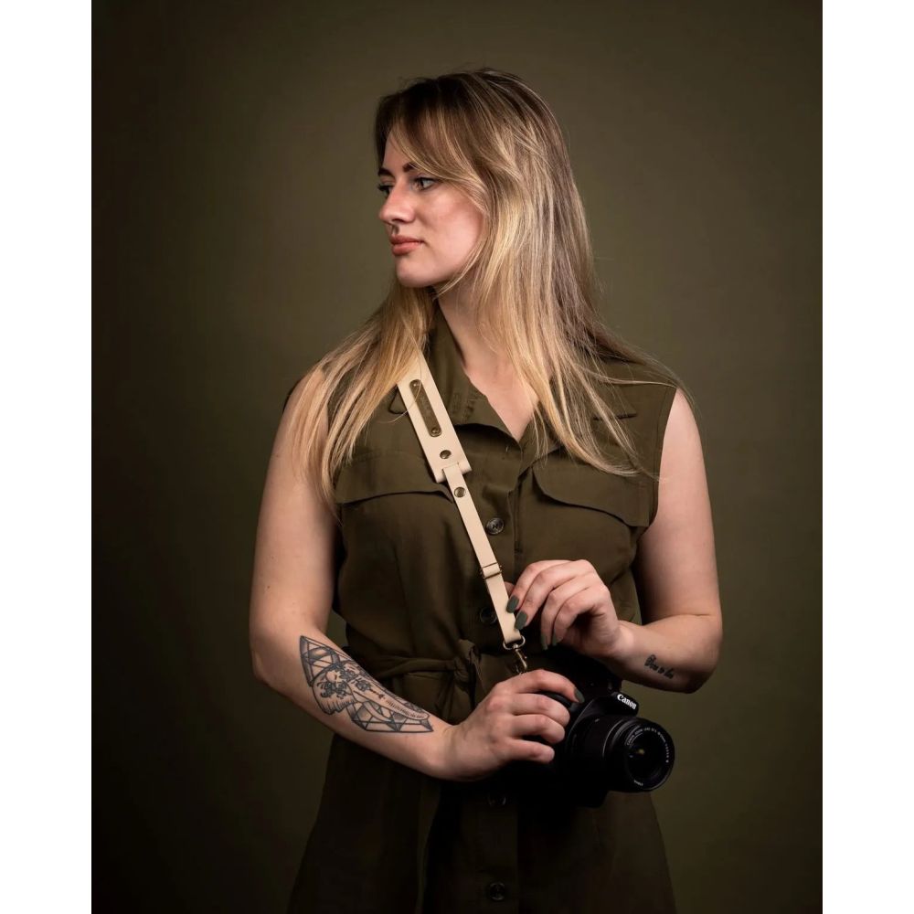 The Hantler Camera Neck strap Ivory / Brass