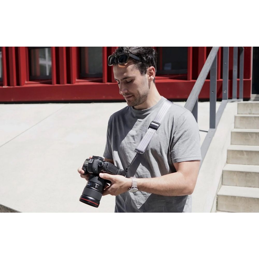 SPINN.DESIGN Cinghia per fotocamera regolabile e confortevole, grigia