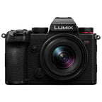 Panasonic LUMIX S5D + 18-40mm f/4.5-6.3