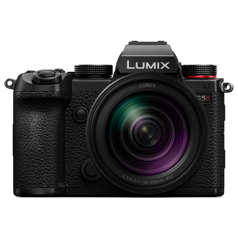 Panasonic Lumix S5D + 28-200mm f/4-7.1