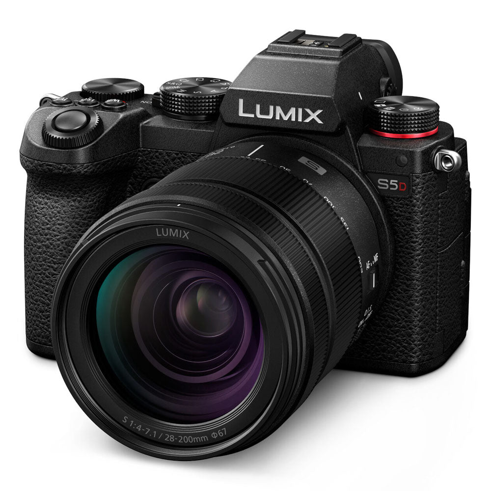 Panasonic Lumix S5D + 28-200mm f/4-7.1