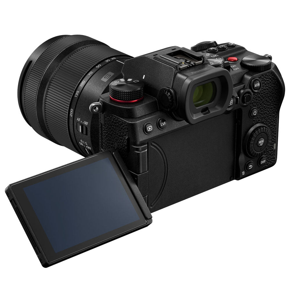 Panasonic Lumix S5D + 28-200mm f/4-7.1