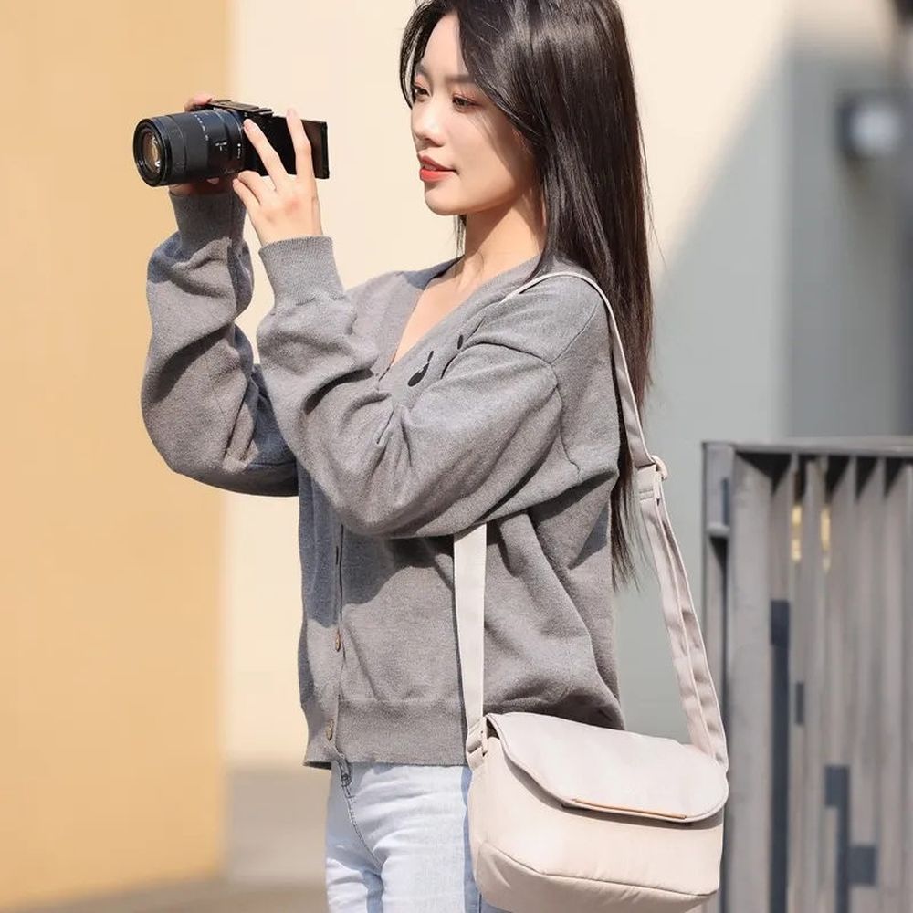 Ulanzi F01 Sling - borsa a tracolla compatta per fotocamera, beige