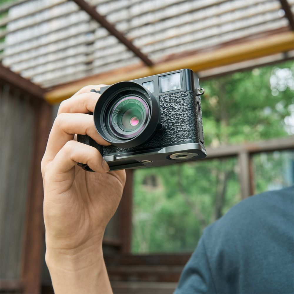 SmallRig 5217 Piastra di montaggio a L con impugnatura in silicone per FUJIFILM X half, argento antracite