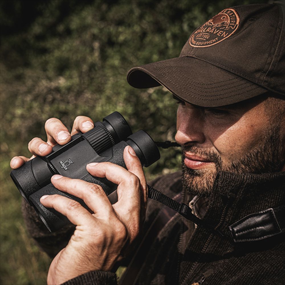 Binocolo Noblex NF 10x42 in dotazione