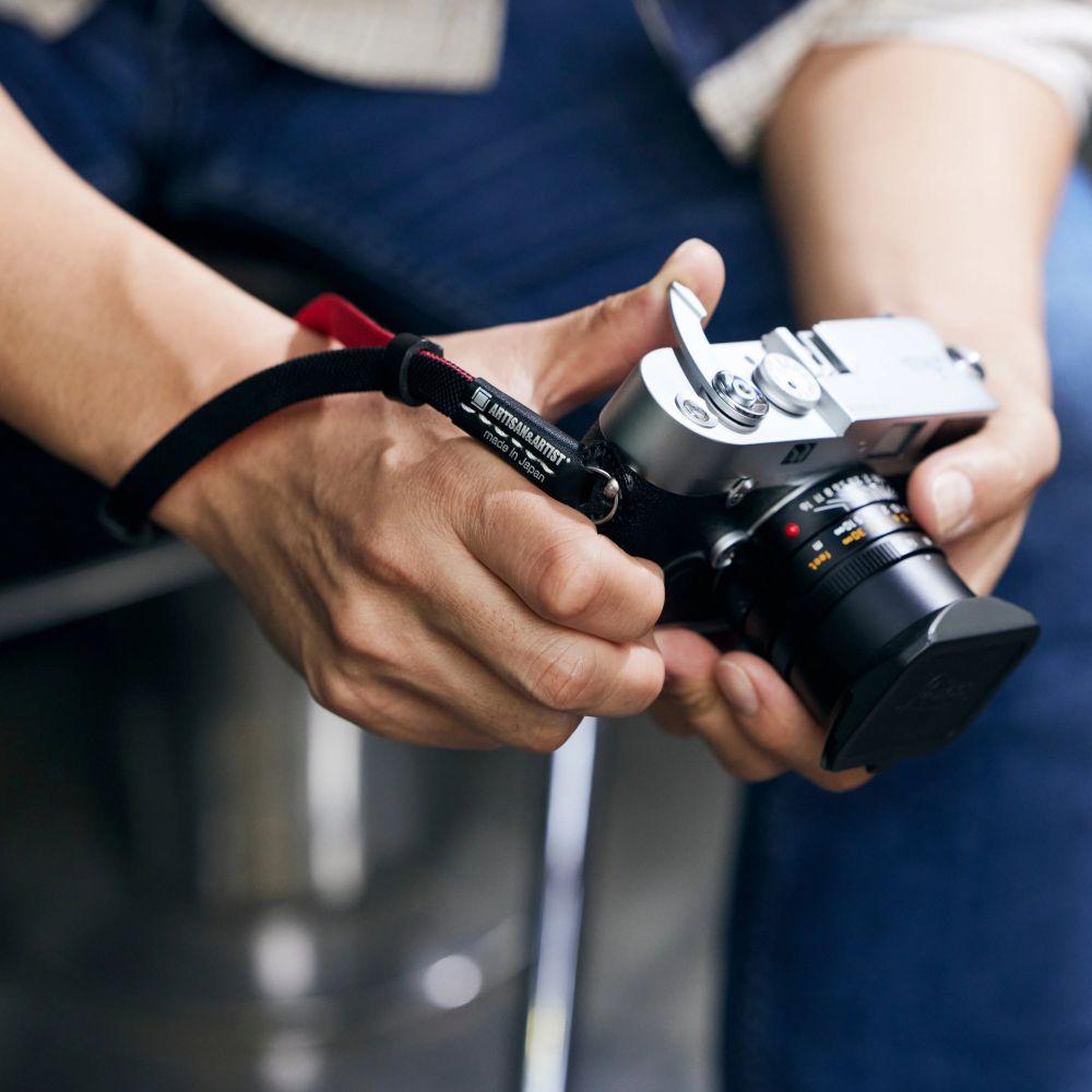 Artisan & Artist ACAM 313A, cinghia per fotocamera, nero-rosso