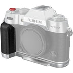 Piastra di montaggio a L SmallRig 4713C con impugnatura in silicone per FUJIFILM X-T50, argento