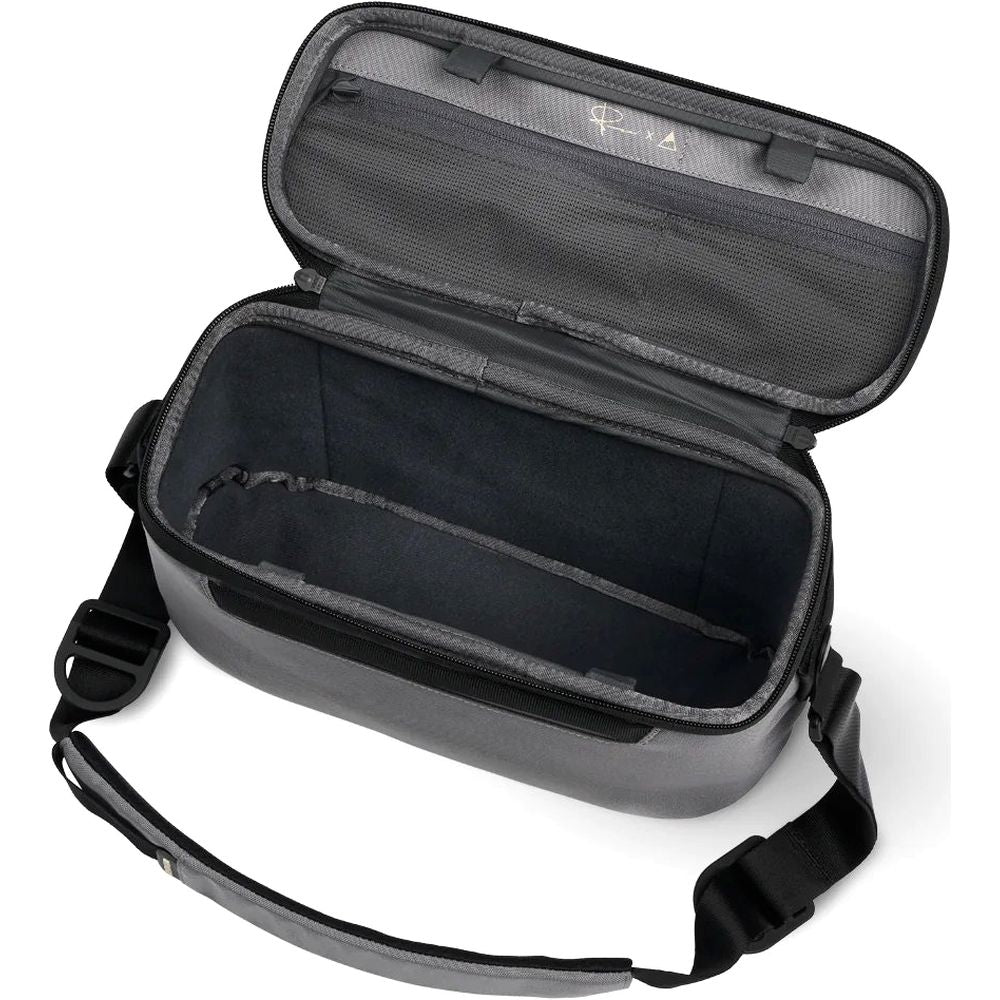 Gomatic Luma Fotocamera Sling 12L, grigio pietra