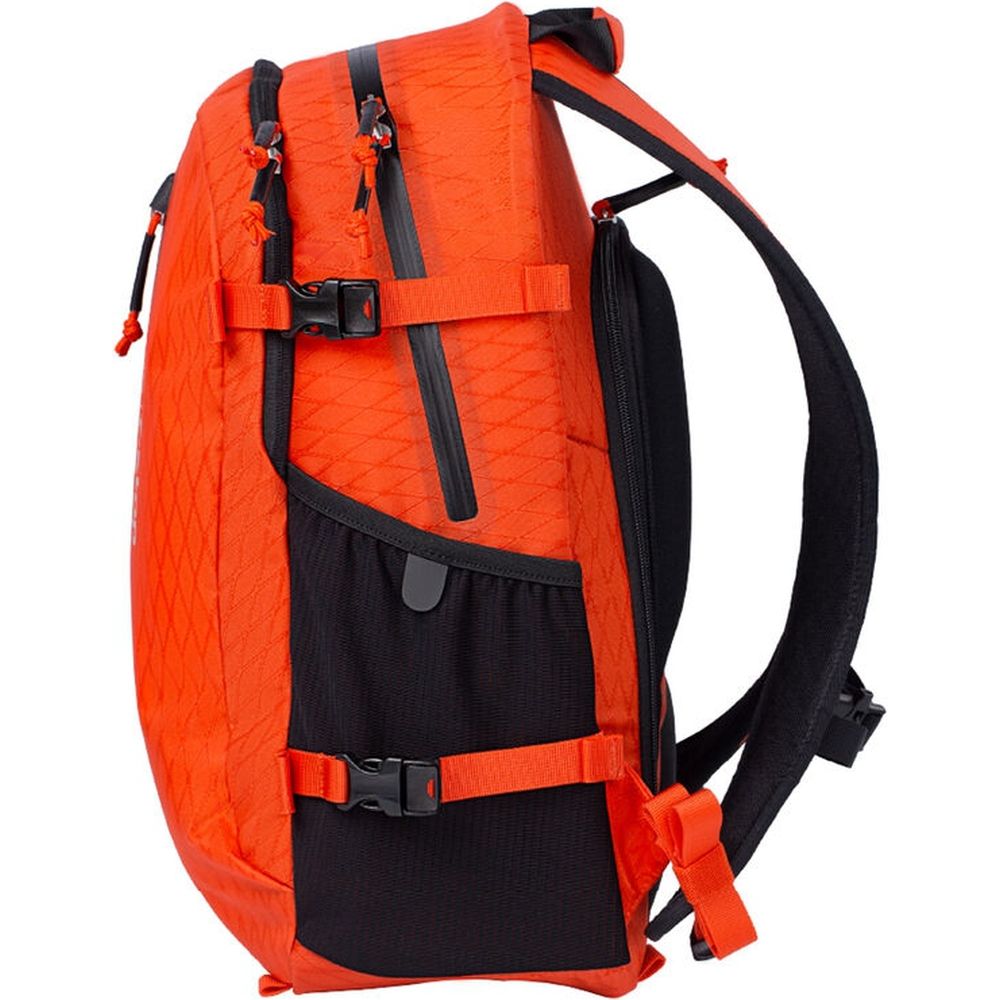Zaino F-Stop Guru 4 AIR 24 litri versione busto femminile Magma