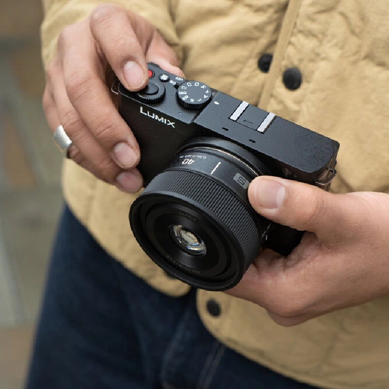 Panasonic Lumix S9 Body Jet Black + Lumix S 40mm f/2.0 - Black